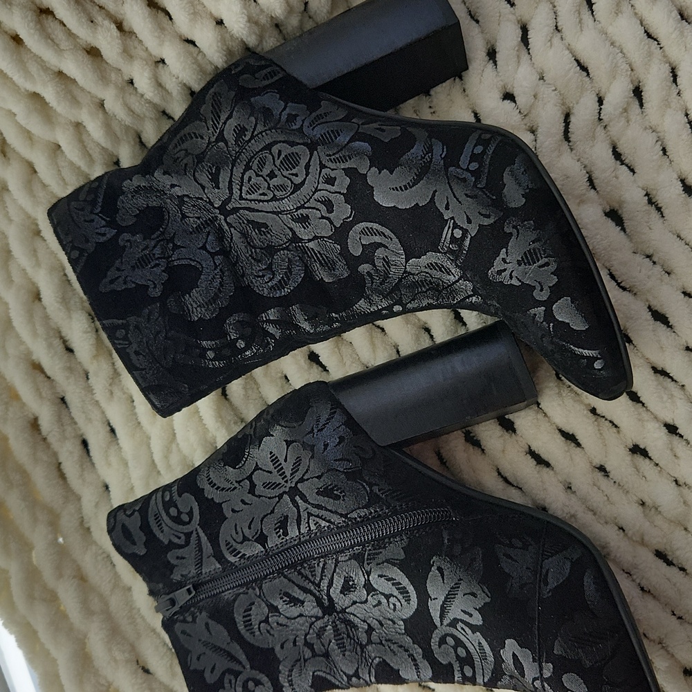 Seychelles Black Brocade Ankle Boots Heeled Size 7
